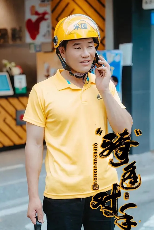 纹身母狗少妇和主人去酒店开房，这是多久没被这么大的肉棒干过了，这渴望的眼神 - PornFolder